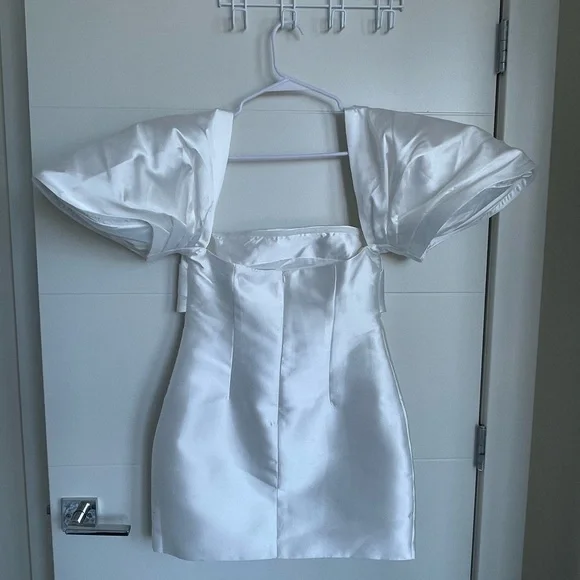 Fashion Nova Allison Taffeta Strapless White Dress size medium NWT - Picture 4 of 7